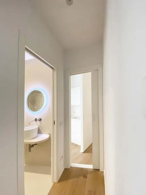 The Window On The Theatre And The Cathedral - Luxury Apartment Como Itálie