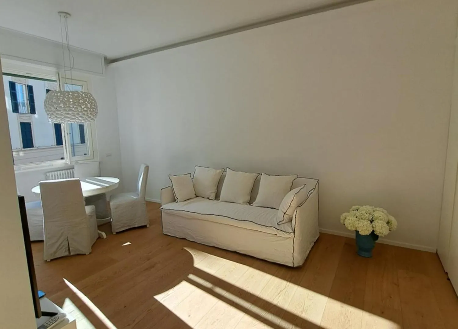 The Window On The Theatre And The Cathedral - Luxury Apartment Como