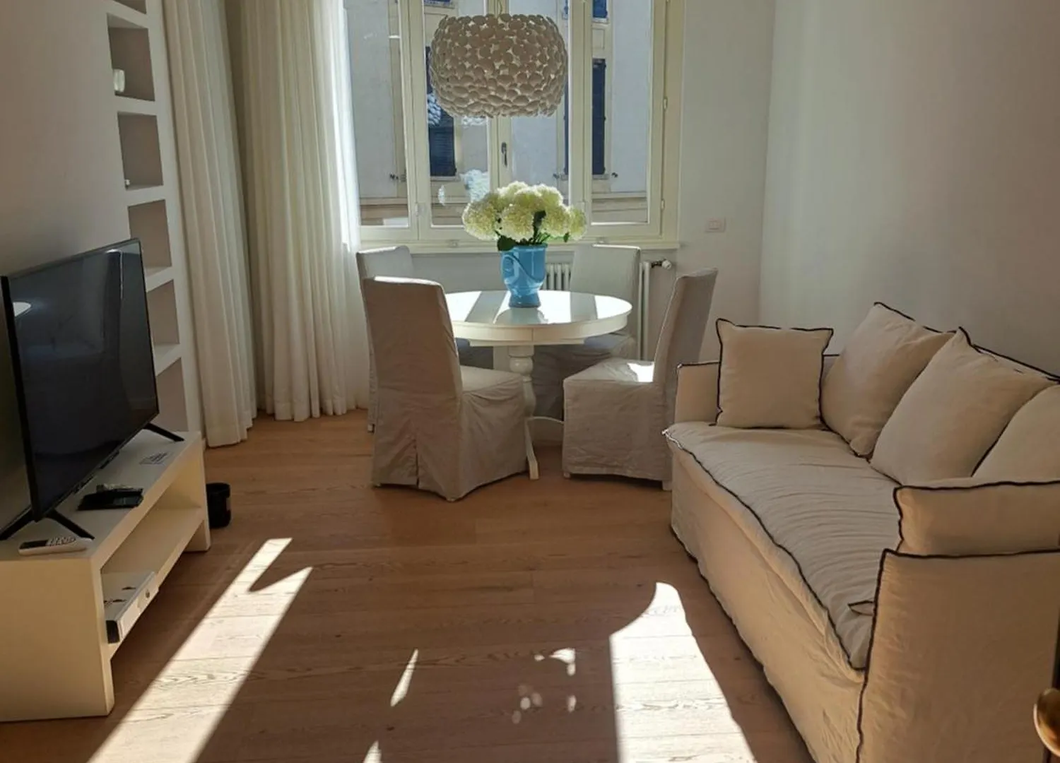 The Window On The Theatre And The Cathedral - Luxury Apartment Como